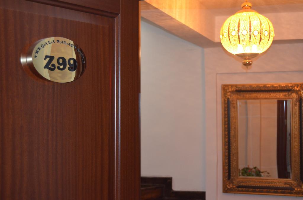 The Gala Palace Suits Kars Rom bilde