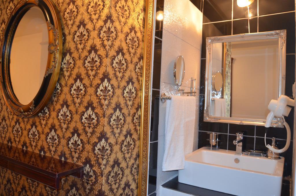 The Gala Palace Suits Kars Rom bilde