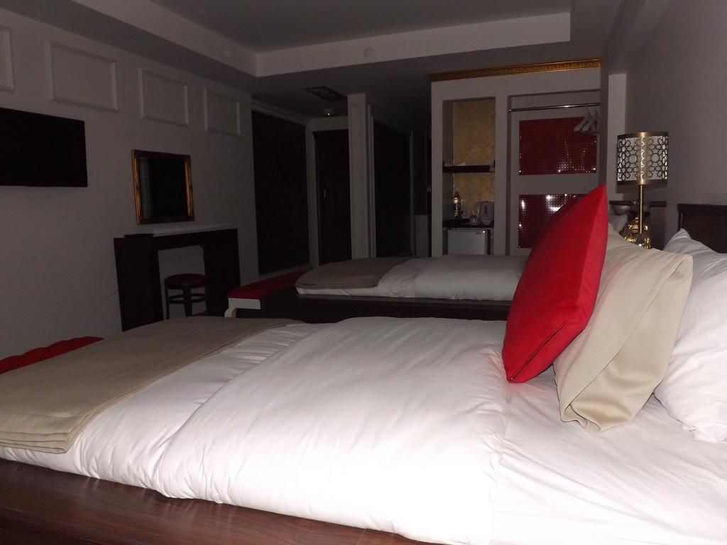The Gala Palace Suits Kars Rom bilde