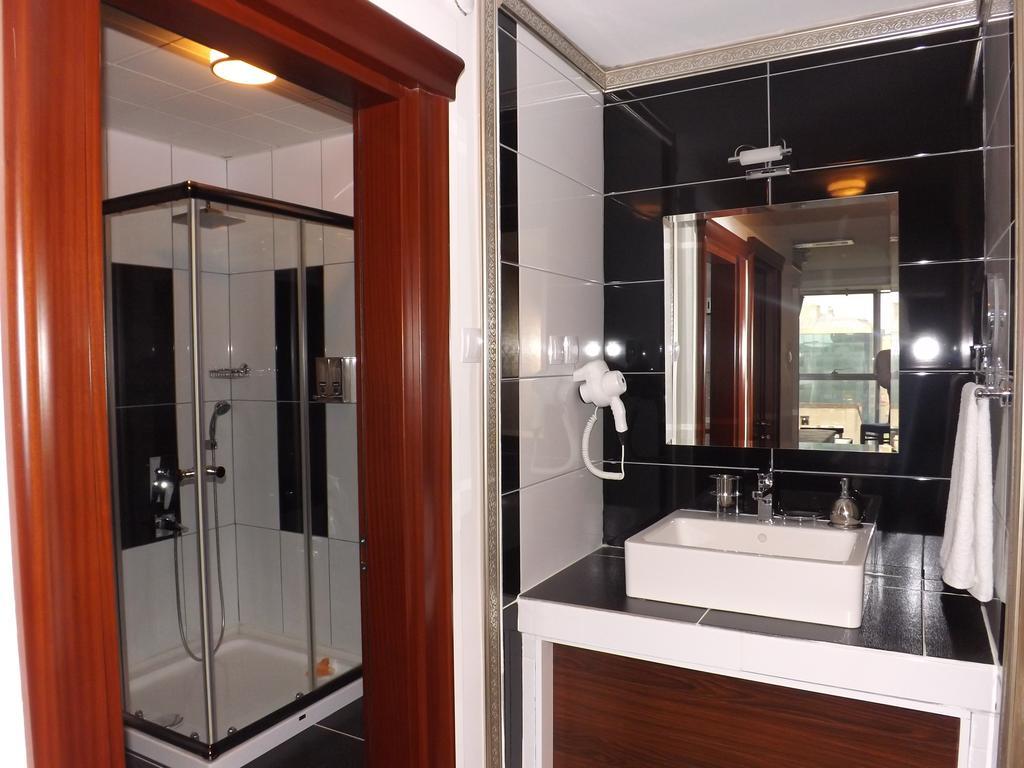 The Gala Palace Suits Kars Rom bilde